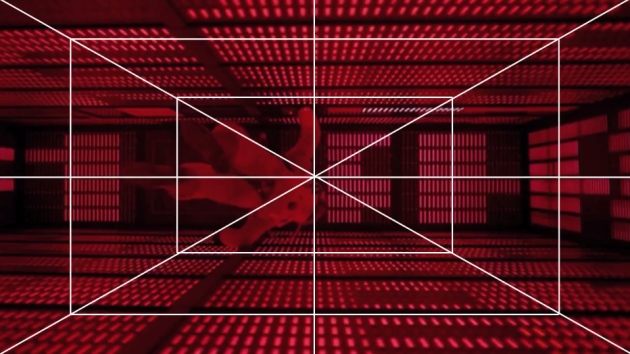 Симметрия Стэнли Кубрика в примерах