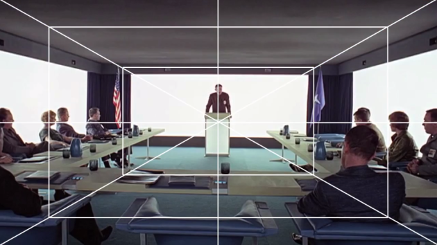 Симметрия Стэнли Кубрика в примерах