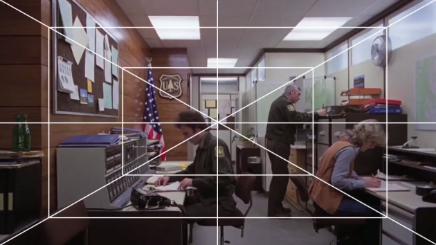 Симметрия Стэнли Кубрика в примерах