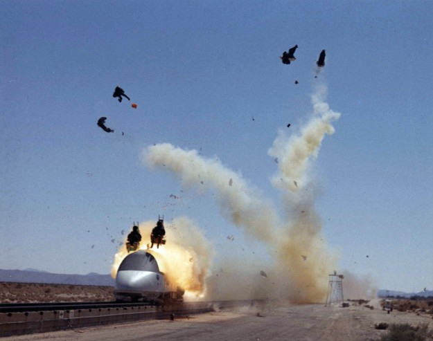 испытатели авиационных систем катапультирования