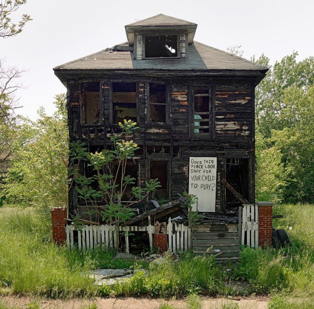 В Ивано-Франковске мужчина взорвал диван