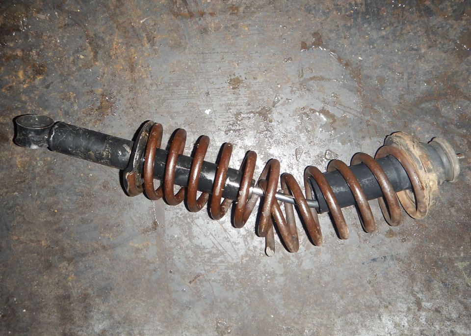 Задняя стойка