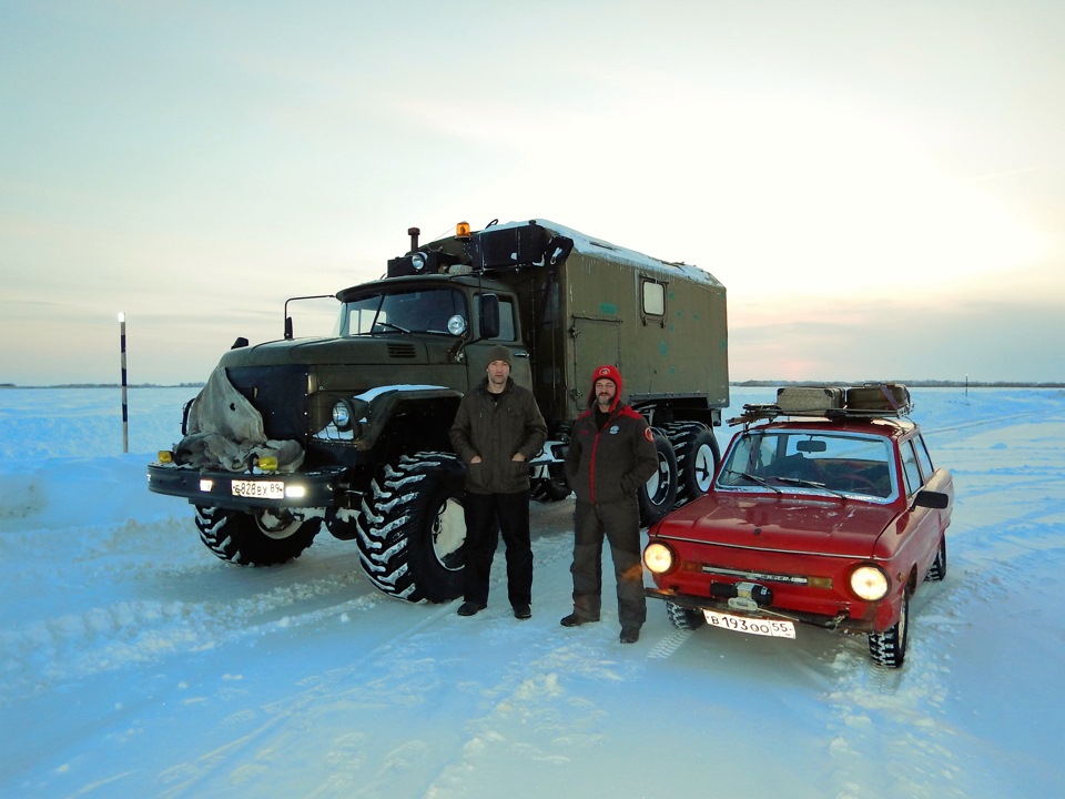 Машина дорожников в районе Мужей