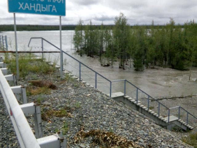 мост через реку Восточная Хандыга смыт паводком