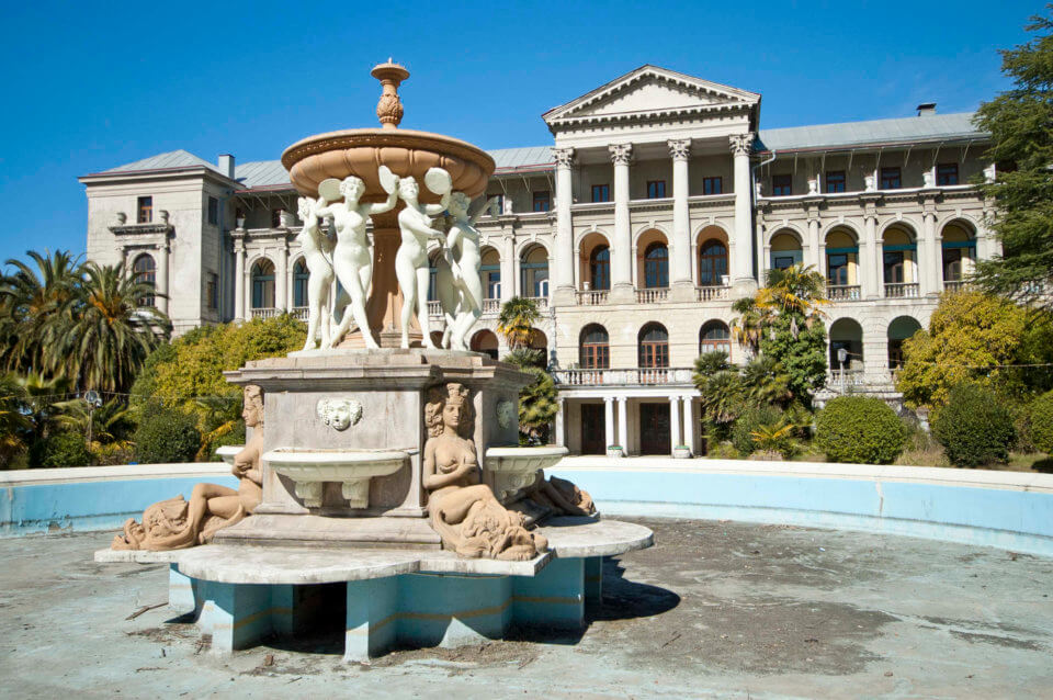 Создать парк на территории санатория им. Орджоникидзе в Сочи