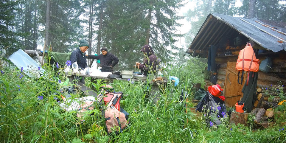 Река Лена, изба — утро на стоянке